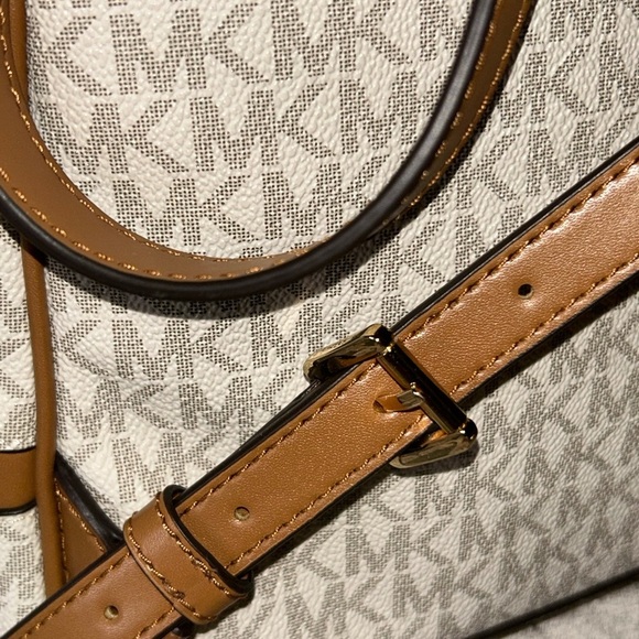 NWOT Michael Kors Rhea logo signature backpack main image 8